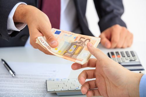 Geschäftsmann erhält Geld